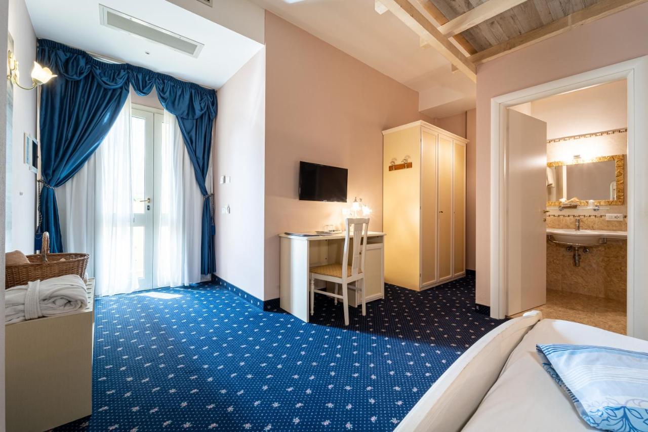 Borgo Dei Poeti Romantik Hotel Манерба-дель-Гарда Экстерьер фото
