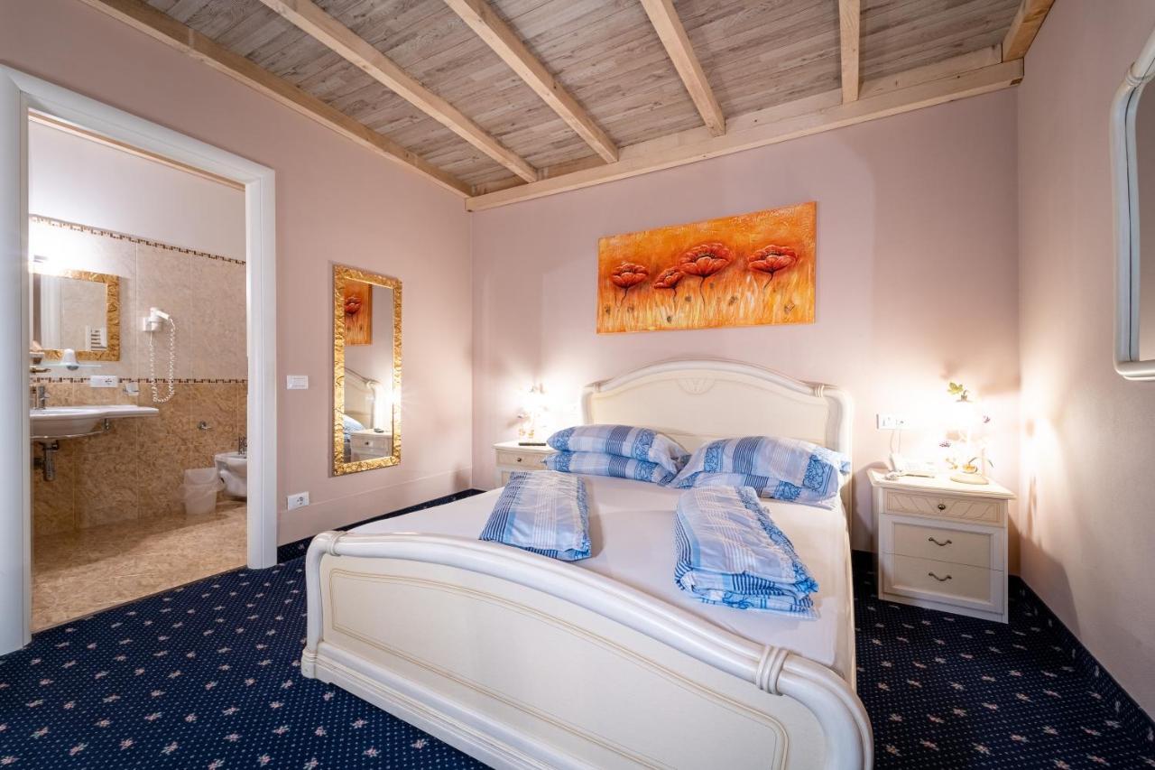Borgo Dei Poeti Romantik Hotel Манерба-дель-Гарда Экстерьер фото