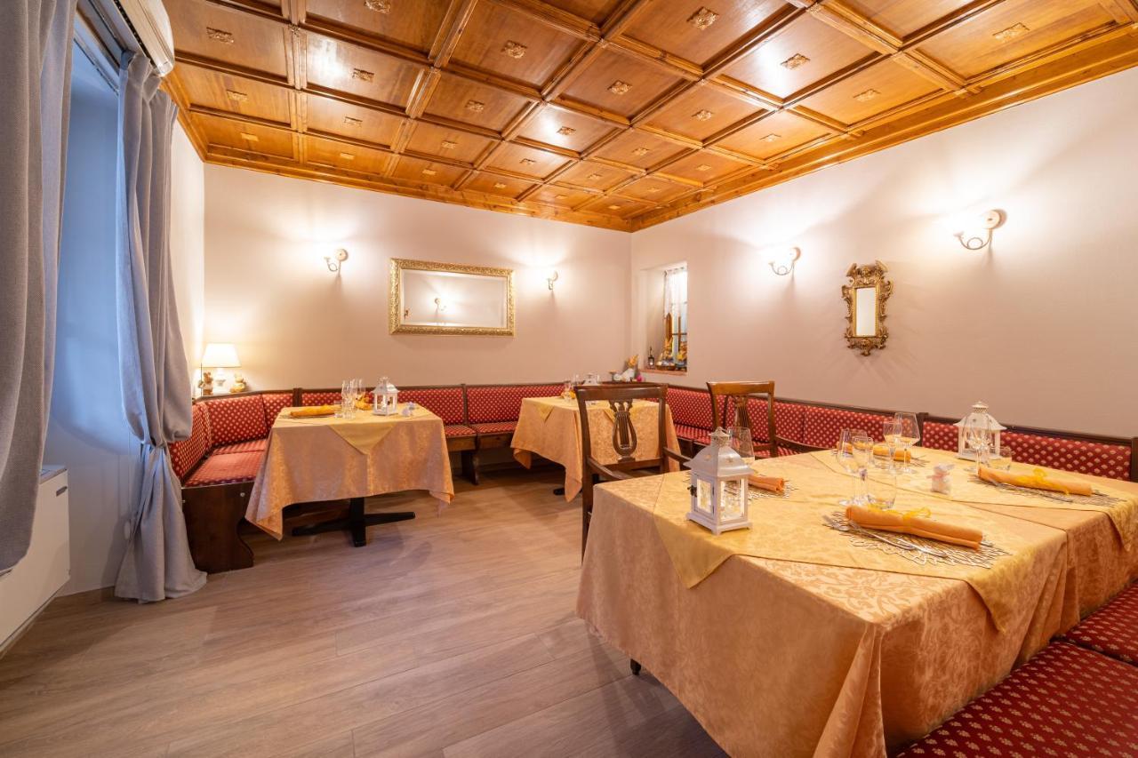 Borgo Dei Poeti Romantik Hotel Манерба-дель-Гарда Экстерьер фото