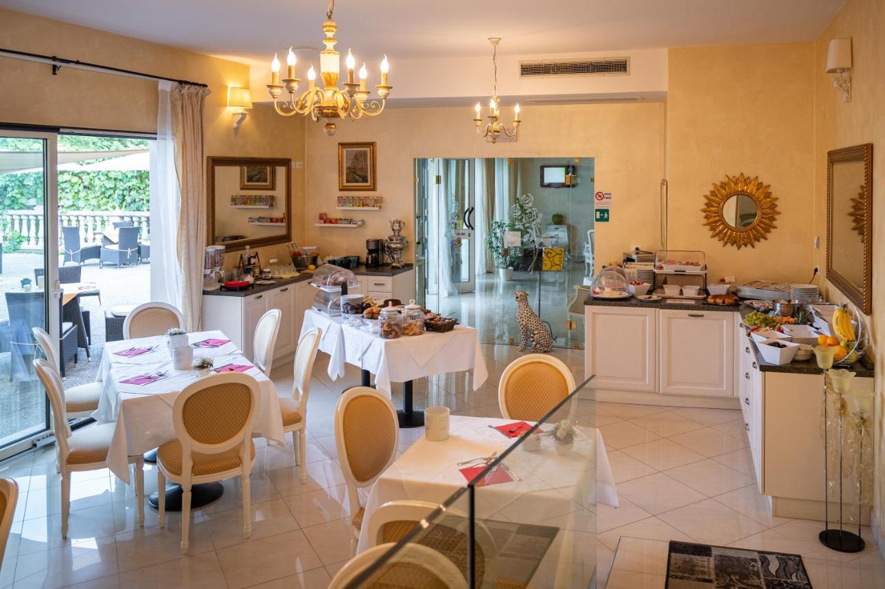 Borgo Dei Poeti Romantik Hotel Манерба-дель-Гарда Экстерьер фото