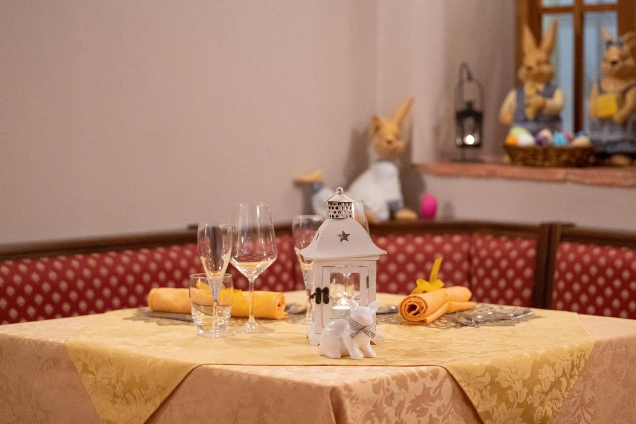 Borgo Dei Poeti Romantik Hotel Манерба-дель-Гарда Экстерьер фото