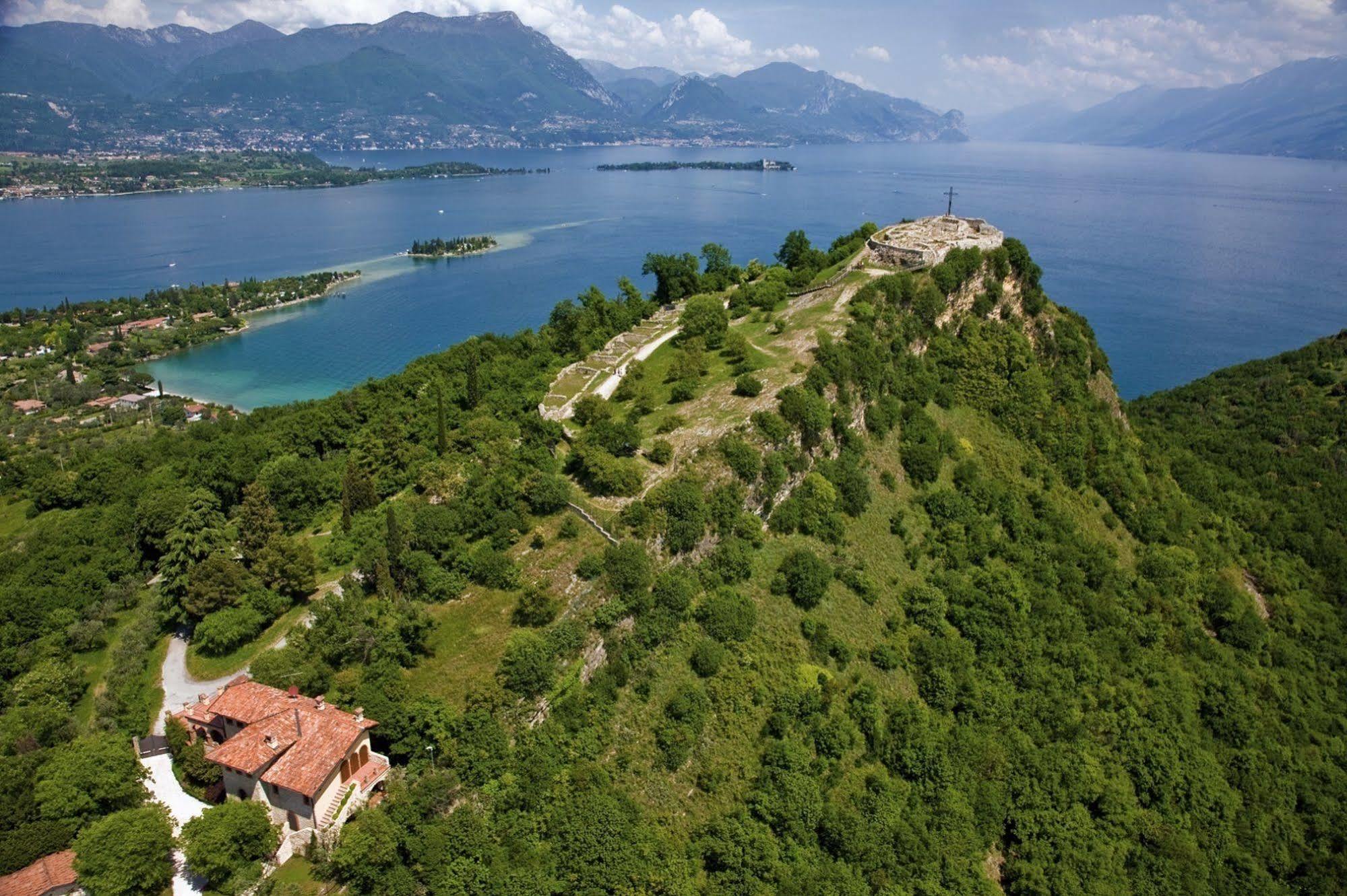 Hotel Borgo Dei Poeti Romantik Wellness & Spa Манерба-дель-Гарда Экстерьер фото