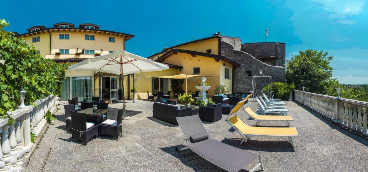 Borgo Dei Poeti Romantik Hotel Манерба-дель-Гарда Экстерьер фото