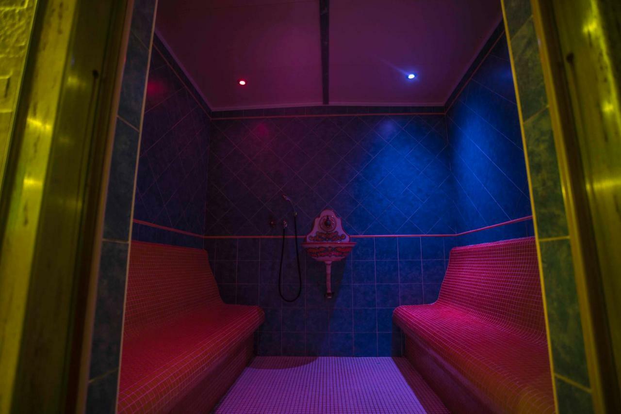 Borgo Dei Poeti Romantik Hotel Манерба-дель-Гарда Экстерьер фото