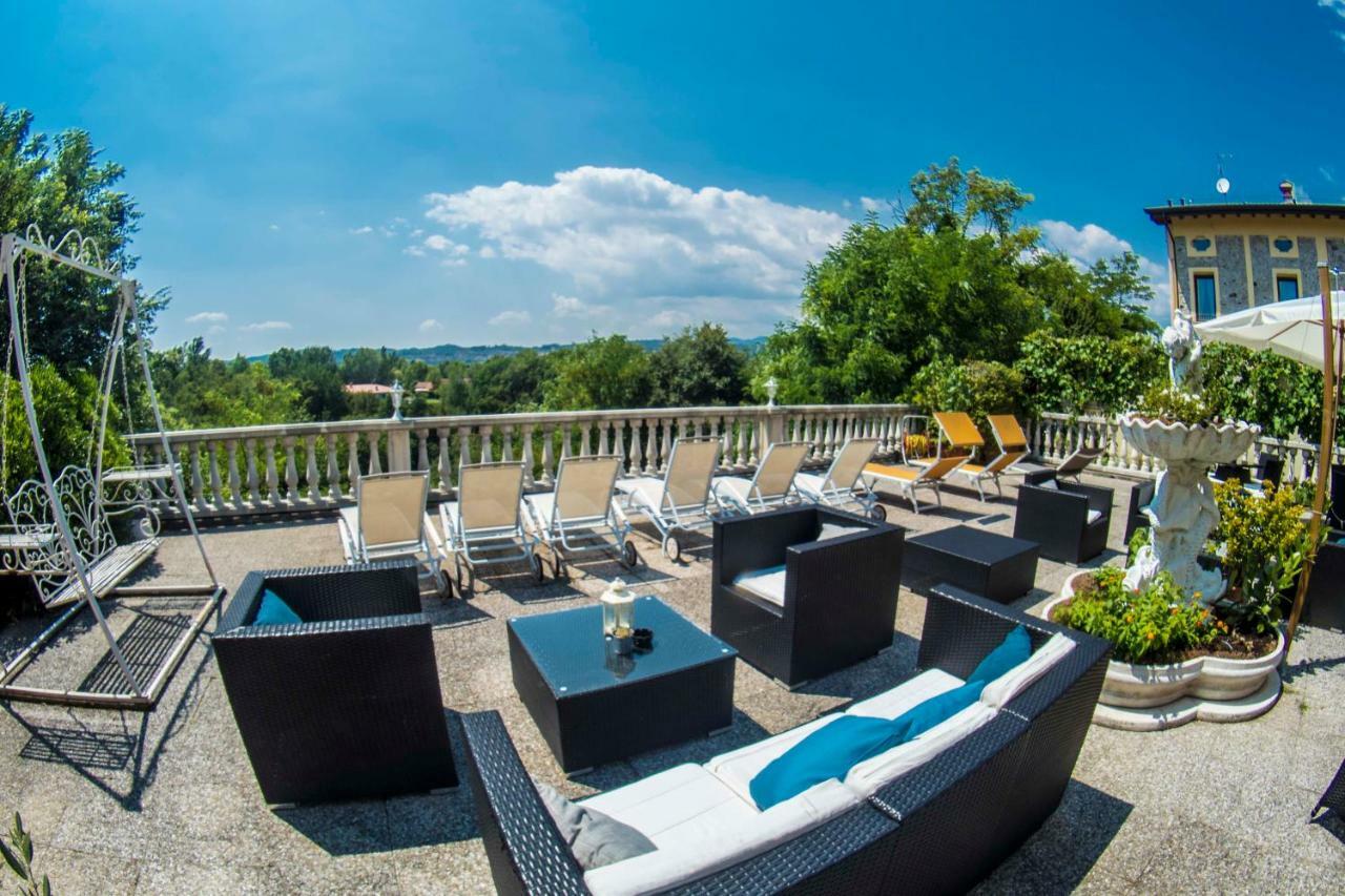 Borgo Dei Poeti Romantik Hotel Манерба-дель-Гарда Экстерьер фото