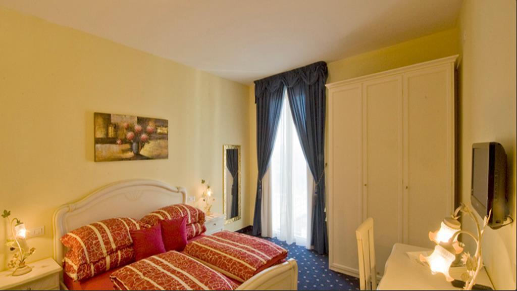 Borgo Dei Poeti Romantik Hotel Манерба-дель-Гарда Экстерьер фото